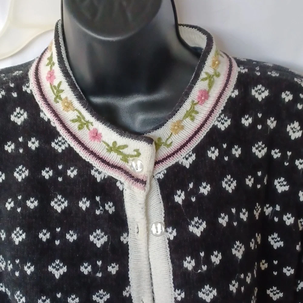 Jenny Vintage XL floral embroidered button up sweater
